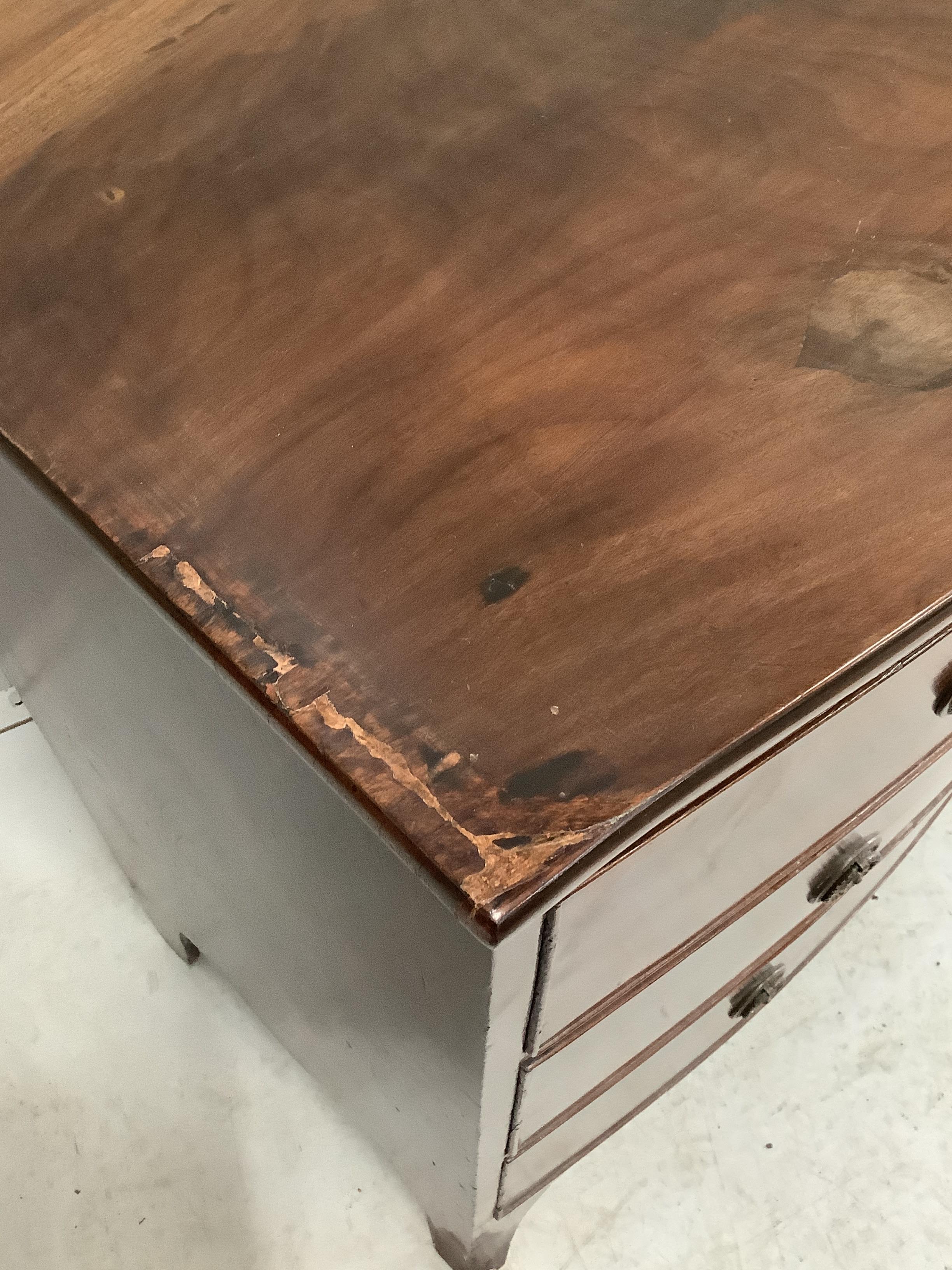 A Regency mahogany bowfront chest of four drawers, width 90cm, depth 49cm, height 89cm